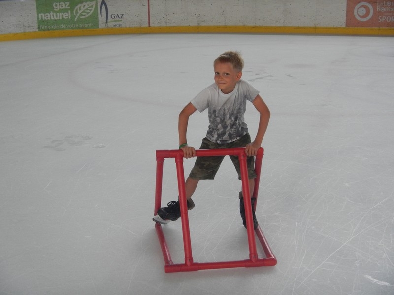Village Camps International Summer Camp Leysin, Switzerland 2025-08-09 https://www.villagecamps.com/journals_admin/images/697-12-ice skating (62).jpg